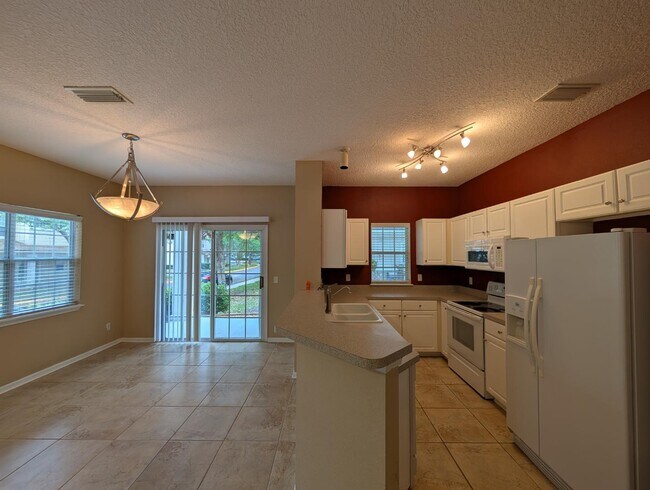 Building Photo - 1736 Forest Lake Cir W