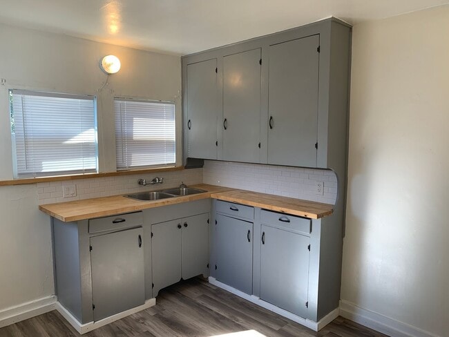 Building Photo - Rare One bedroom single family home