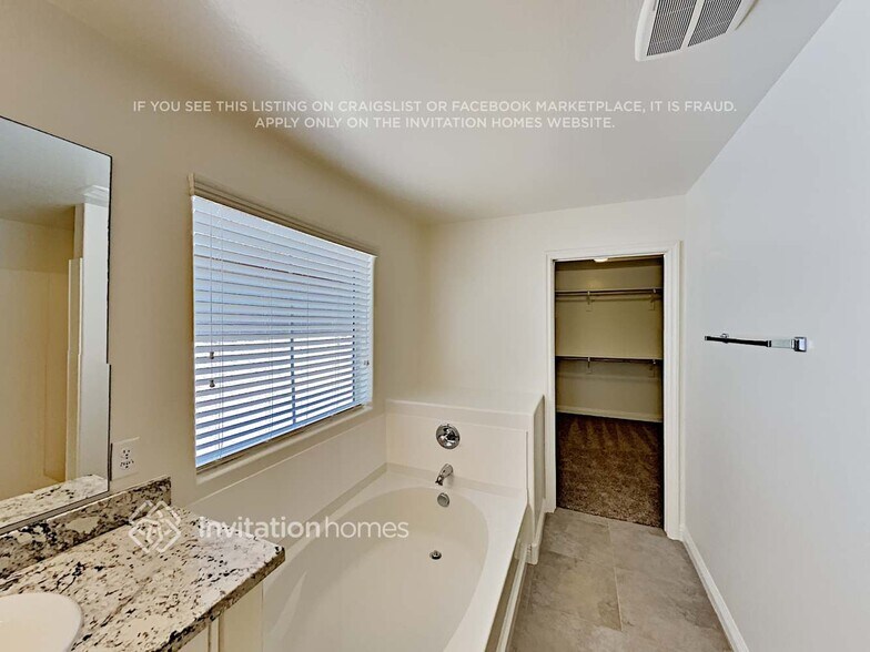 Building Photo - 2587 N Riley Rd