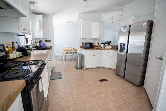 Building Photo - 20511 N Sabine Dr