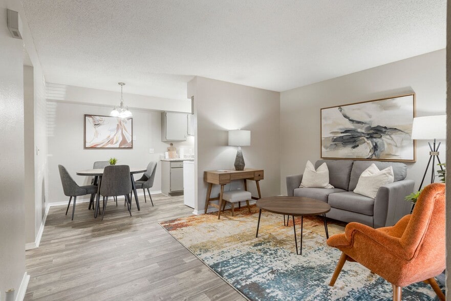 Interior Photo - Echo Trail