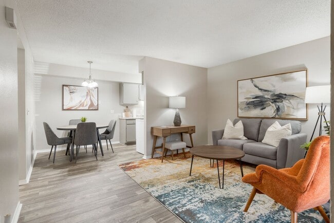 Interior Photo - Echo Trail