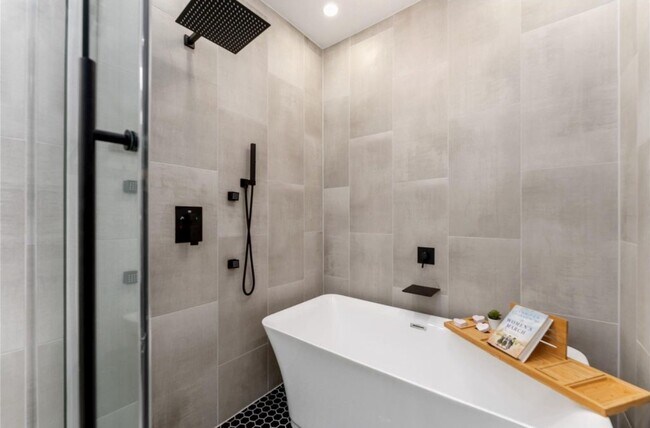 Building Photo - 4121 Shelby Cir