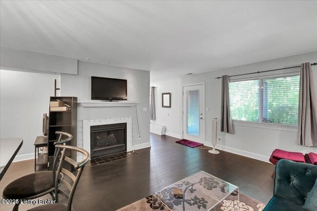 Building Photo - 44 Lake Ave