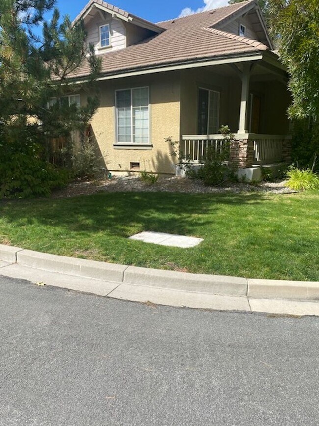 Building Photo - Sweet, perfect 10 located in Caughlin Ranc...