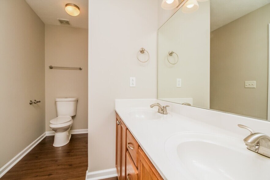 Building Photo - 850 Maricopa Dr