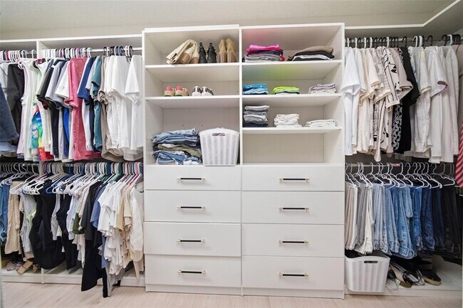 Building Photo - 6396 Roadstead Ct