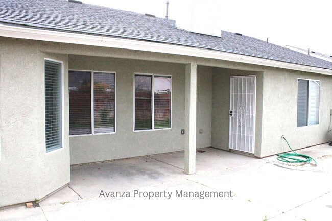 Building Photo - Home for Rent 5428 W. Saginaw Ave Fresno, CA 93722 Description 4 Bedroom/2 Bath Home in Fresno (D...