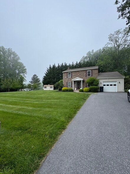 Primary Photo - 2114 Deadora Rd