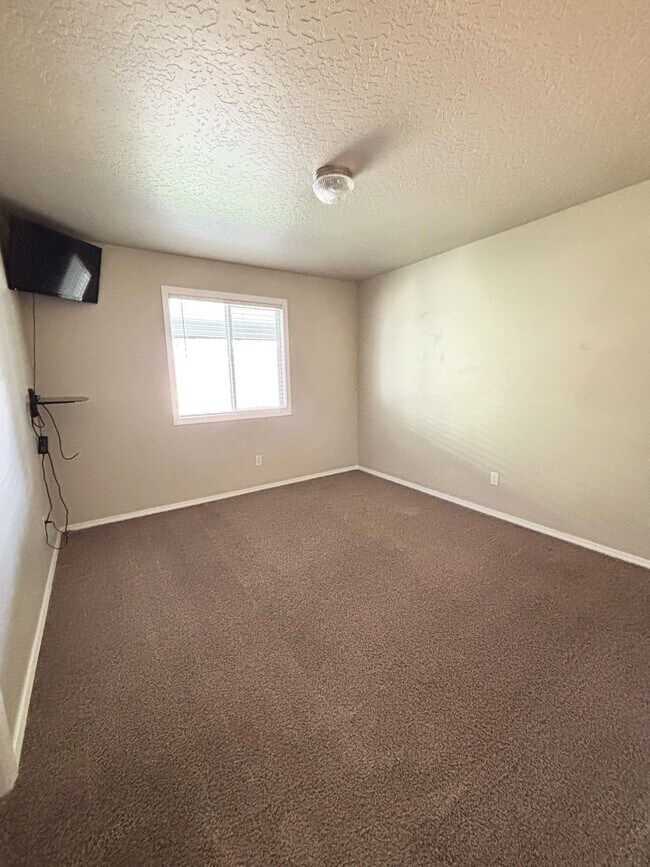 Building Photo - 2260 N Baywing Hawk Pl