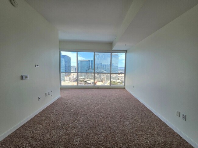 Building Photo - Fantastice High Rise with Full City Views!