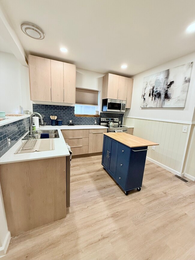 Kitchen - 6634 Etzel Ave