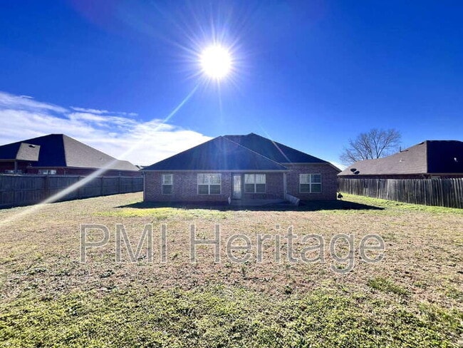 Building Photo - 4300 SW Limestone Ave