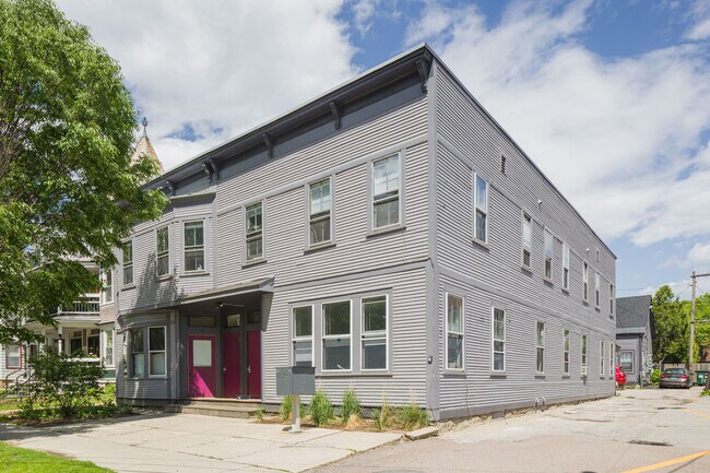 Primary Photo - 8-16 Clarke St
