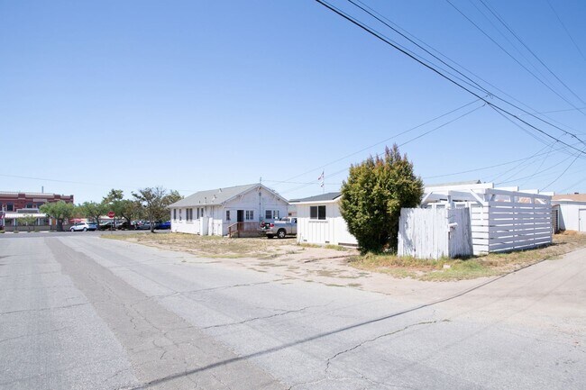 Building Photo - 101 Pinal Ave