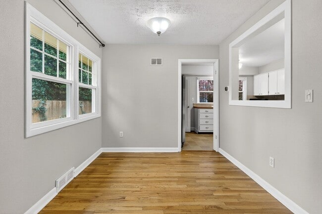 Building Photo - 3660 SE Tenino St