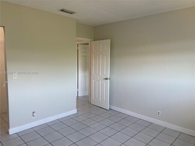 Building Photo - 651 NW 42nd Ct