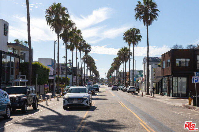 Building Photo - 2616 Abbot Kinney Blvd