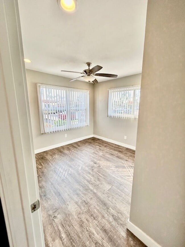 Building Photo - Beautiful Renovated 2bd with Yard