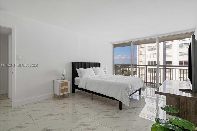 Building Photo - 18051 Biscayne Blvd