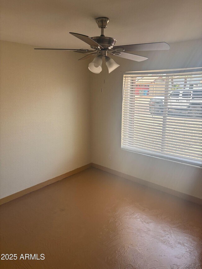 Building Photo - 4027 E Windrose Dr