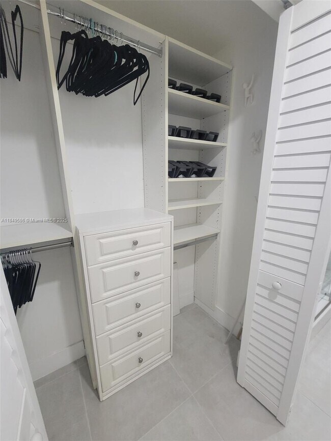 Building Photo - 5970 Indian Creek Dr