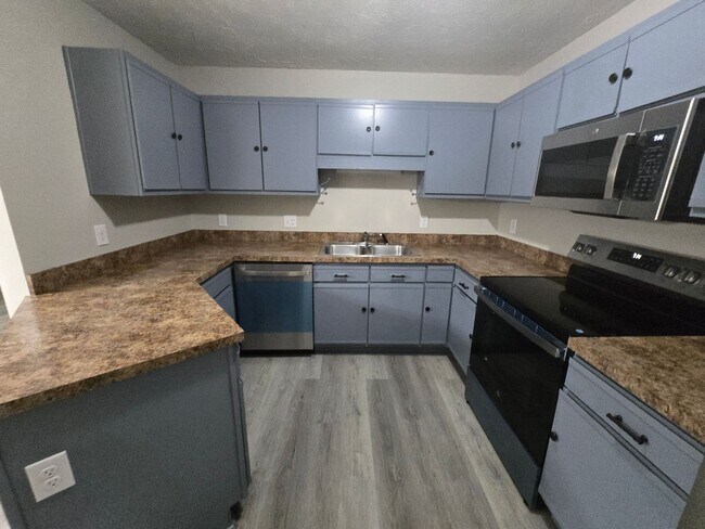 Building Photo - 3375 Galleria Dr