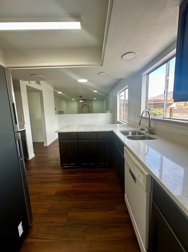 Building Photo - 704 Espolon Dr