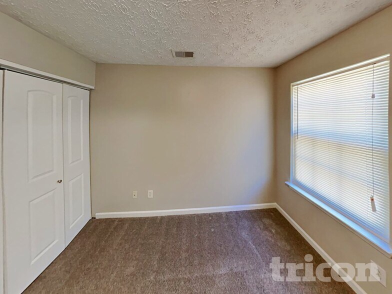 Building Photo - 4586 Darrowby Dr
