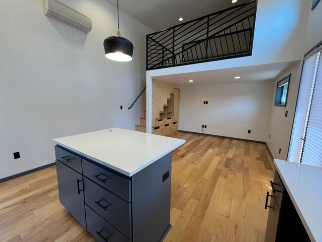 Building Photo - 1 Bed/1 Bath Tiny Home in SE Bend - Wizard...