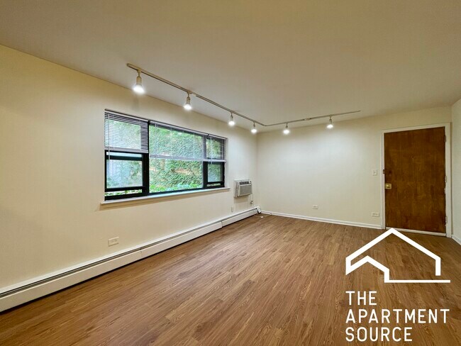 Building Photo - 6002 N Kenmore Ave