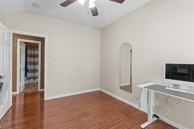 Building Photo - 1446 Creekview Dr