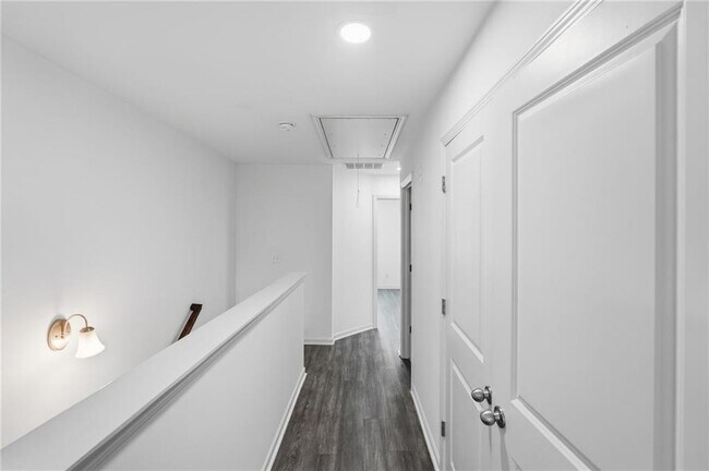 Building Photo - 7134 Gladstone Cir