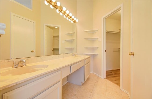 Building Photo - 11810 Stone Bridge Dr