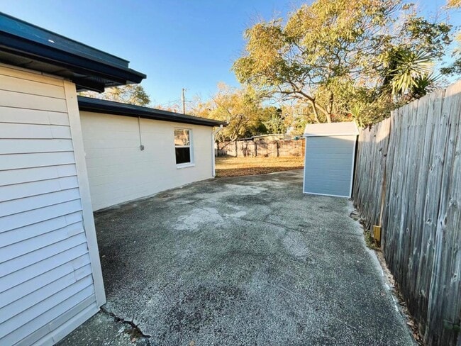 Building Photo - 10367 109th Ave