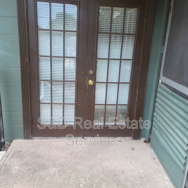 Building Photo - 2415 S Crystal Lake Dr