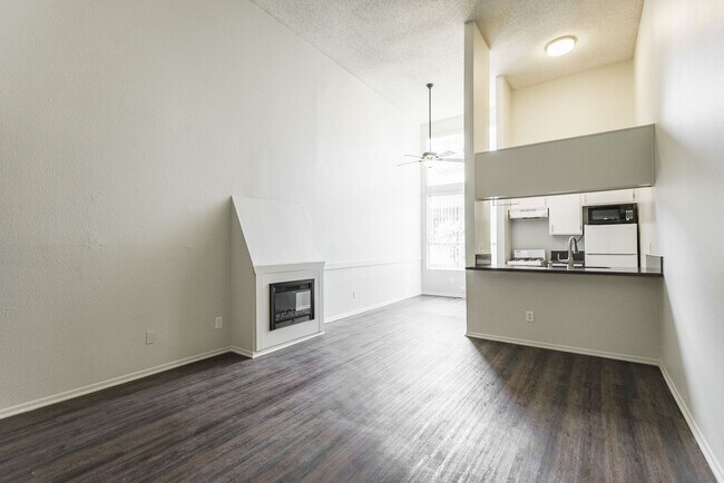 Interior Photo - 641 Gayley Ave