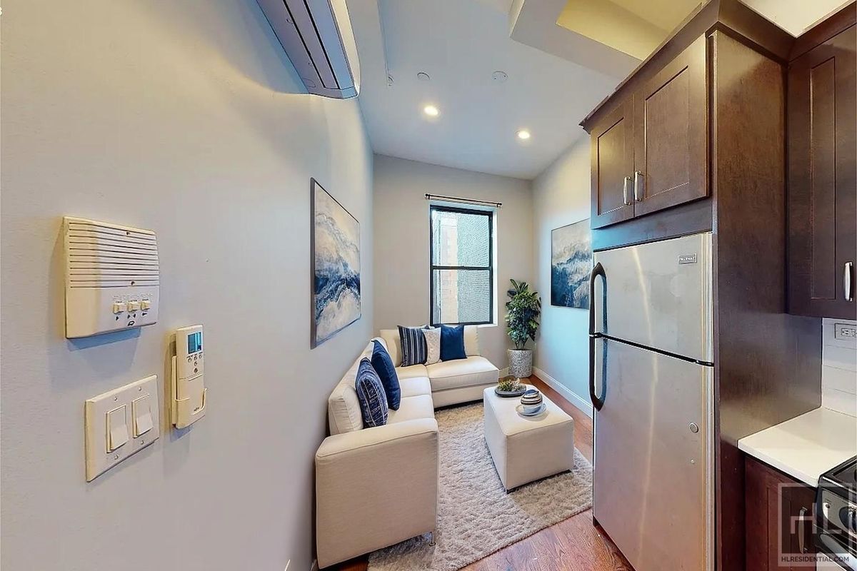 Building Photo - Gorgeous 1 Bedroom on Striver's Row!