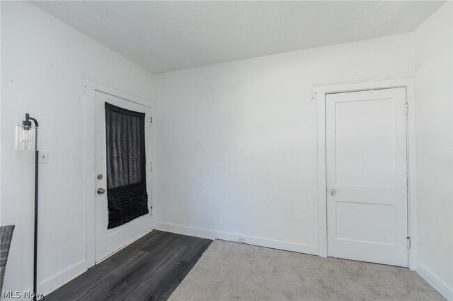 Building Photo - 2035 Chesterland Ave