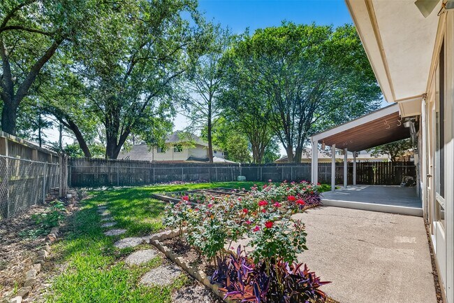 Building Photo - 814 Heathgate Dr