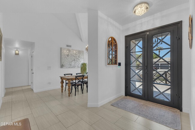 Building Photo - 2085 Paseo Del Prado Dr