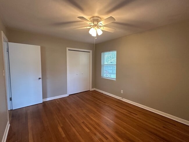 Building Photo - Charming 3 Bedroom Home in Lakewood Available Now!