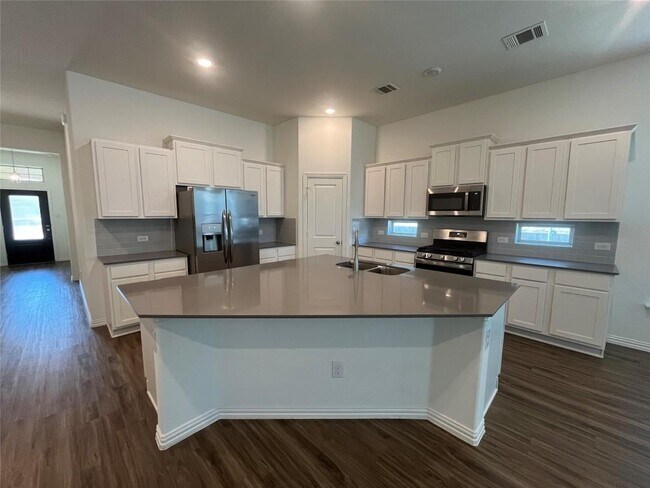 Building Photo - 212 Baralo St