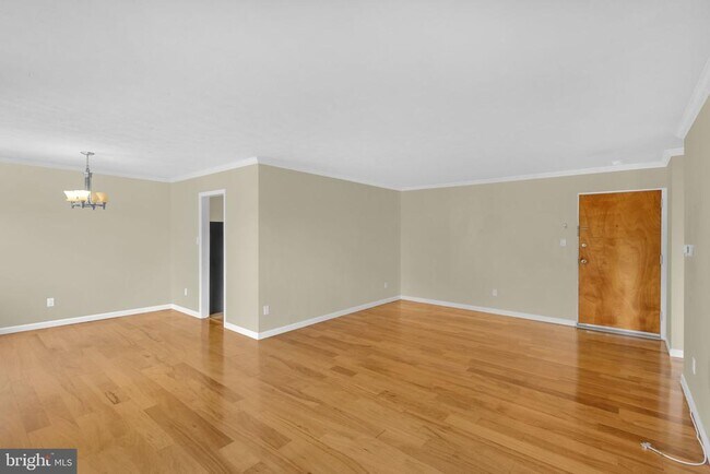 Building Photo - 5111 8th Rd S