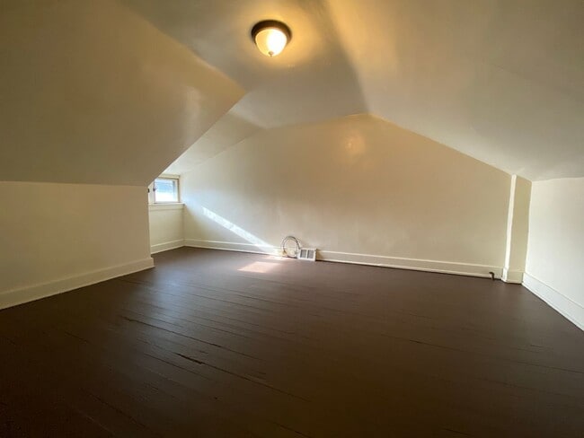 Building Photo - Perfect 3 BR Townhouse in Lovely Squirrel ...