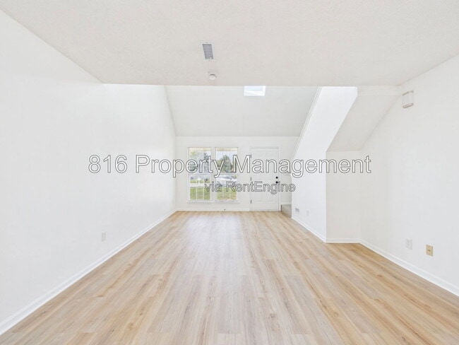 Building Photo - 504 Spring Ave