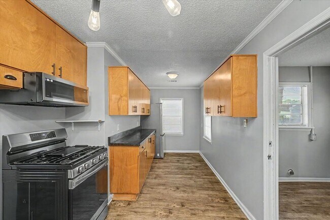 Building Photo - 2 bedroom minutes from SCAD