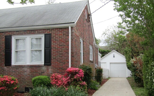 Building Photo - 127 Eggleston Ave