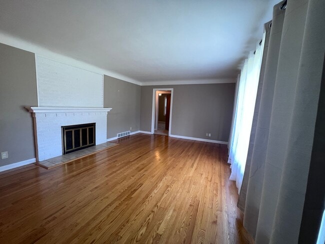 Building Photo - Four Bedroom Home - East Grand Rapids Scho...