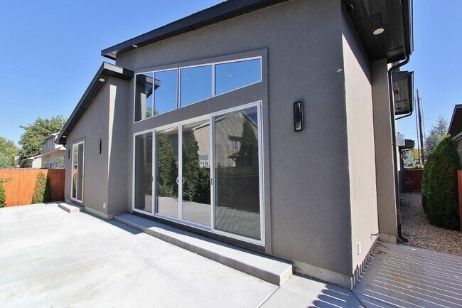 Building Photo - Alluring Beach-Style Home Nestled in SE Boise